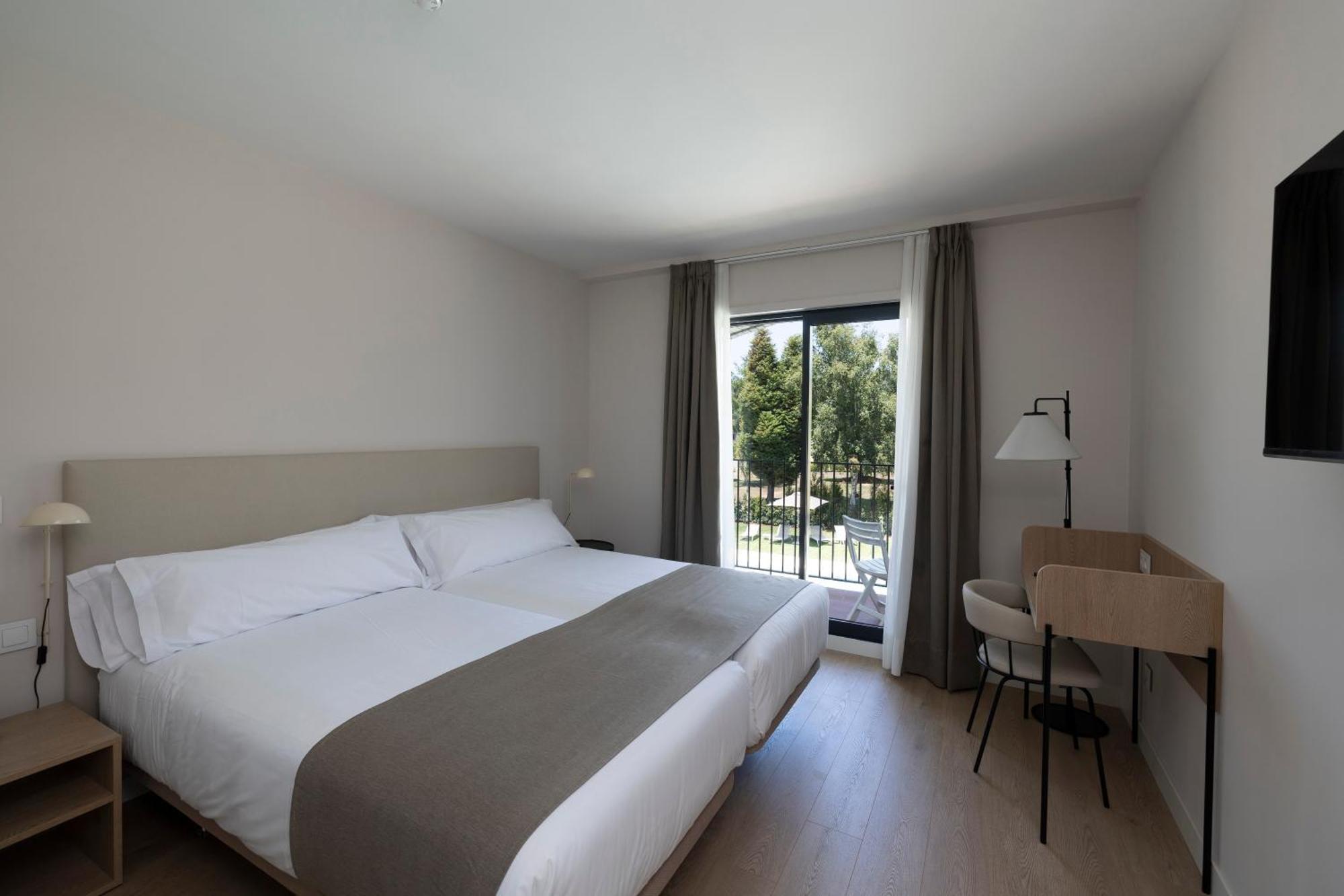 Hotel H4 Cangas 3 Superior Exterior photo