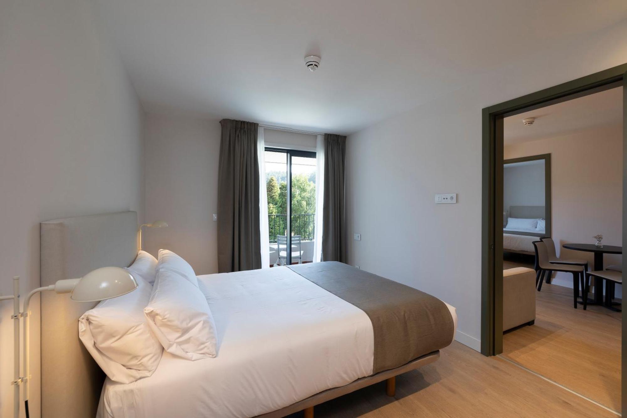 Hotel H4 Cangas 3 Superior Exterior photo