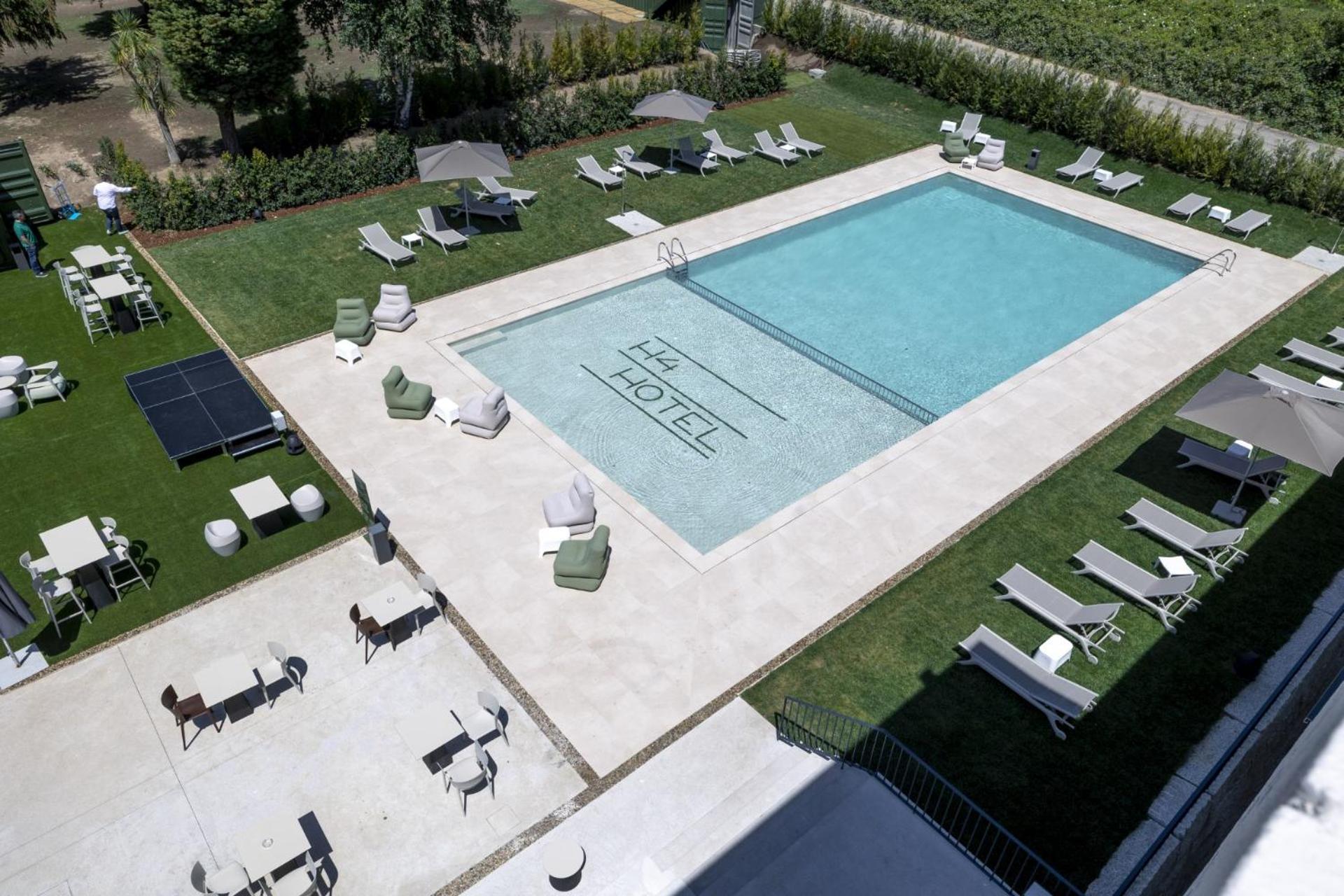 Hotel H4 Cangas 3 Superior Exterior photo